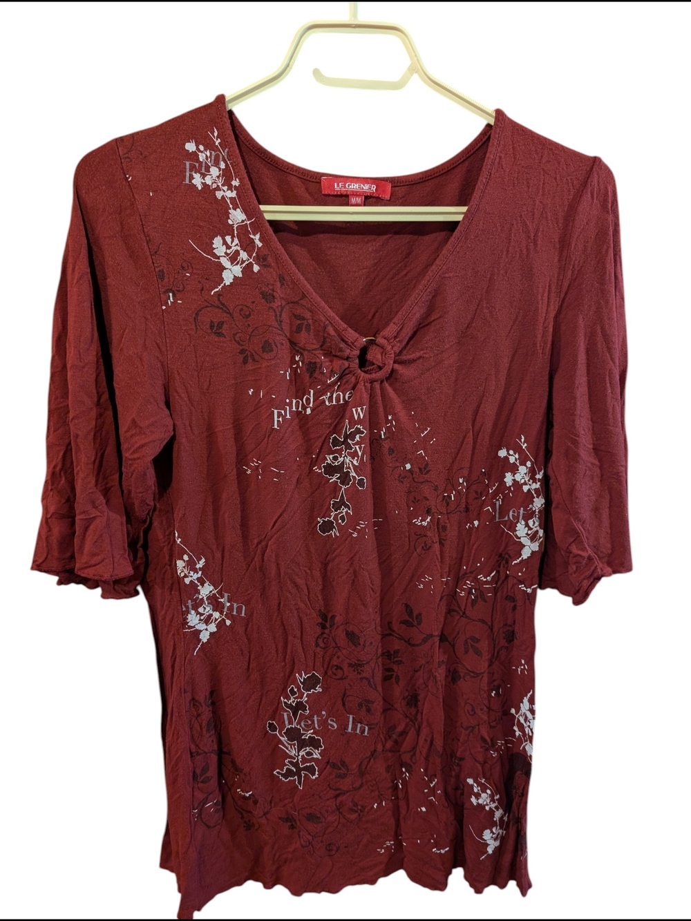2/22$ Deep Red Floral V-Neck Short Sleeve Top with Ring Detail